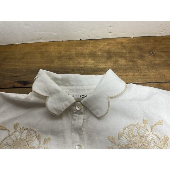 Allison New York Ivory Scalloped Embroidered Seahorse Top Small - Picture 7 of 11